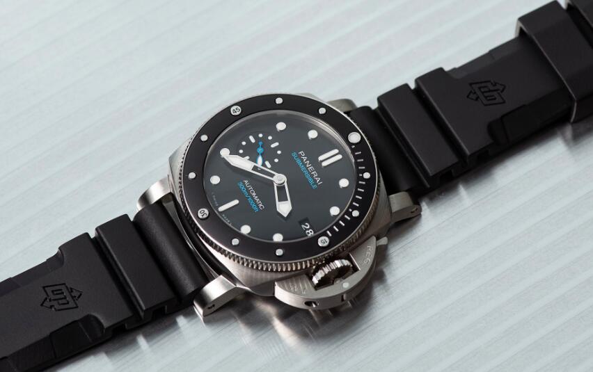 Swiss imitation watches are classic with black dials.