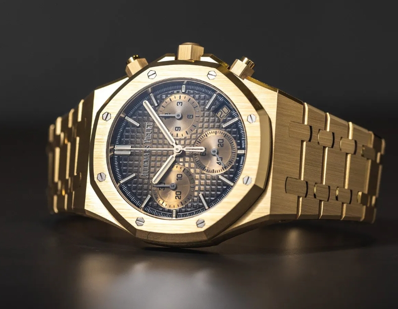 A taste of the 41mm 1:1 Fake Audemars Piguet Royal Oak Selfwinding Chronograph in yellow gold